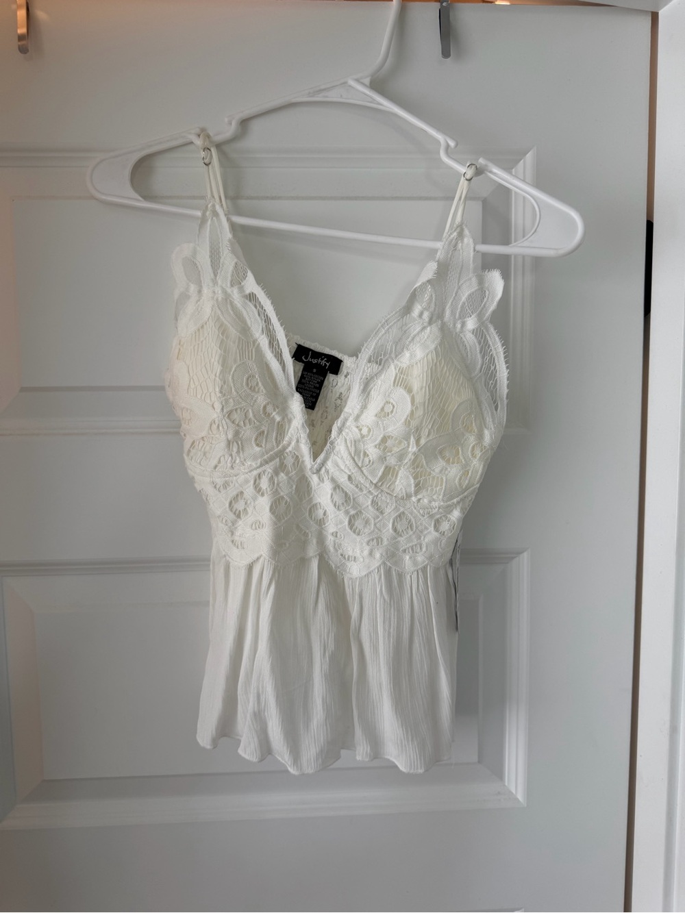 Lace-Trim White cami with Scalloped Bust